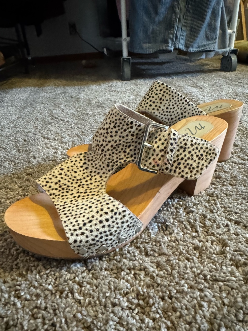 Matisse pony hair sandal size 9 polka dot